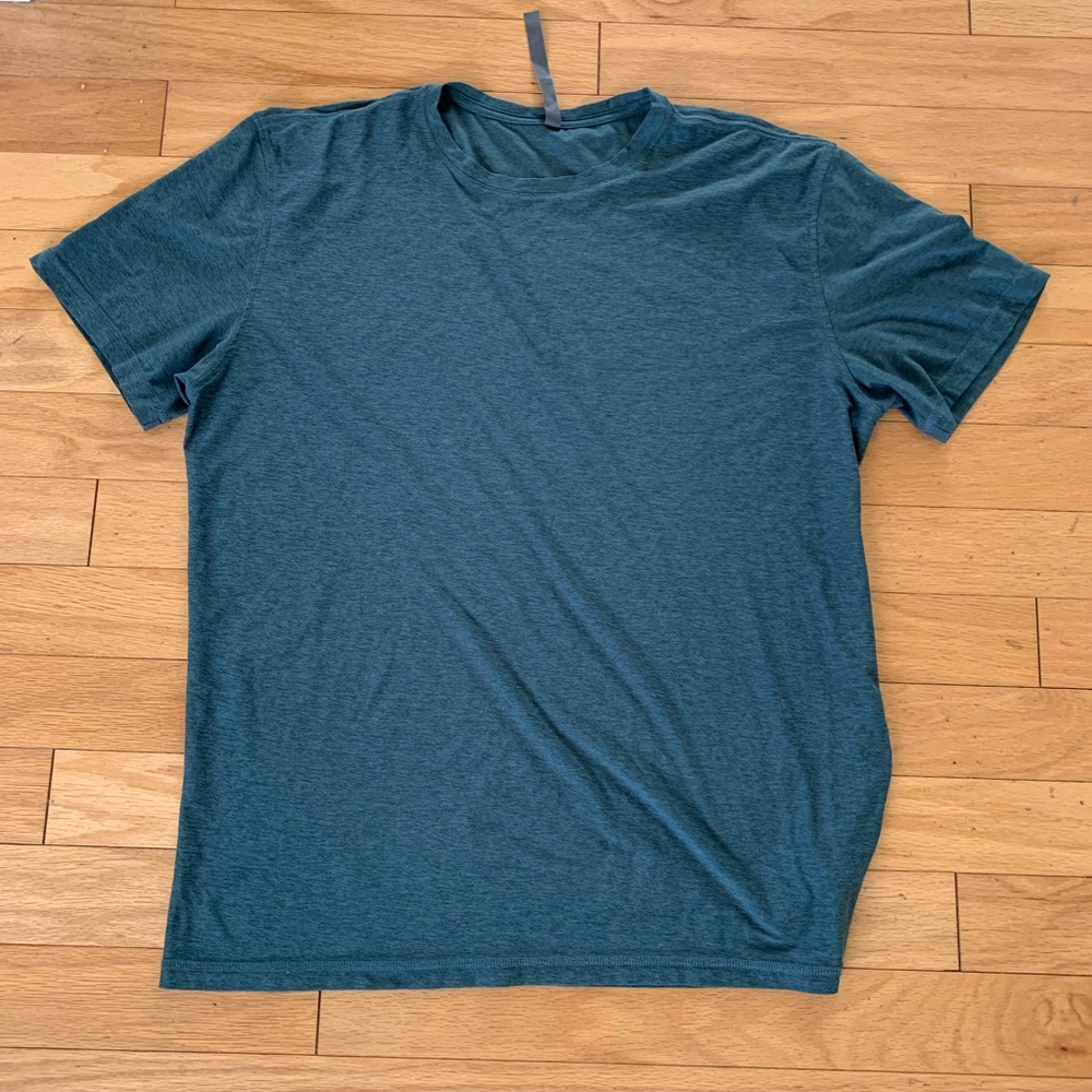 Vuori XXL strato tech tshirt